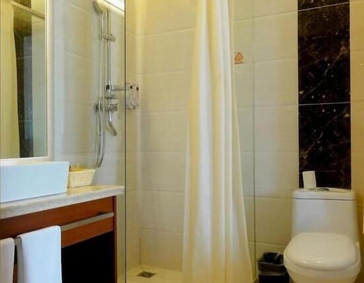 Номер Superior, Hua Qi Kaiserdom Hotel Zhongshan Road St Michael S Cathedral And Zhanqiao Pier Qingdao