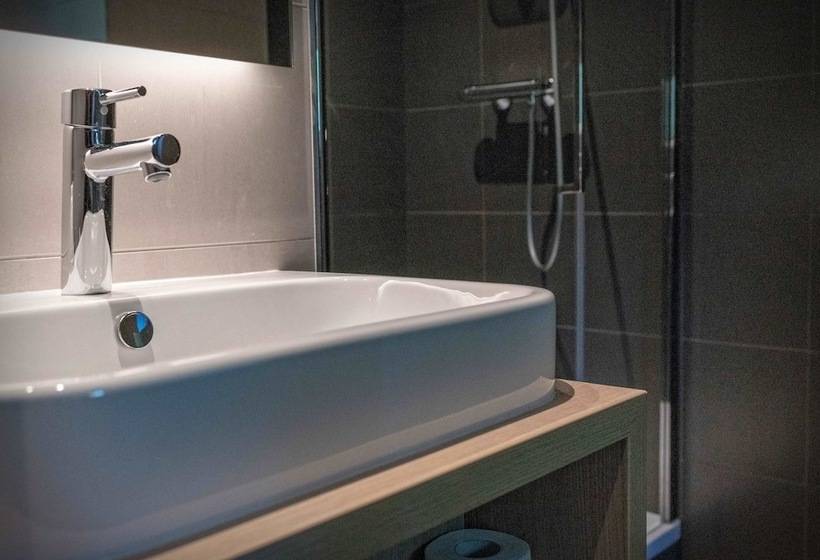 غرفة قياسية, Hôtel Five Nations