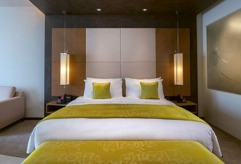 اتاق لوکس با چشم‌انداز دریاچه, Mövenpick Hotel Du Lac Tunis