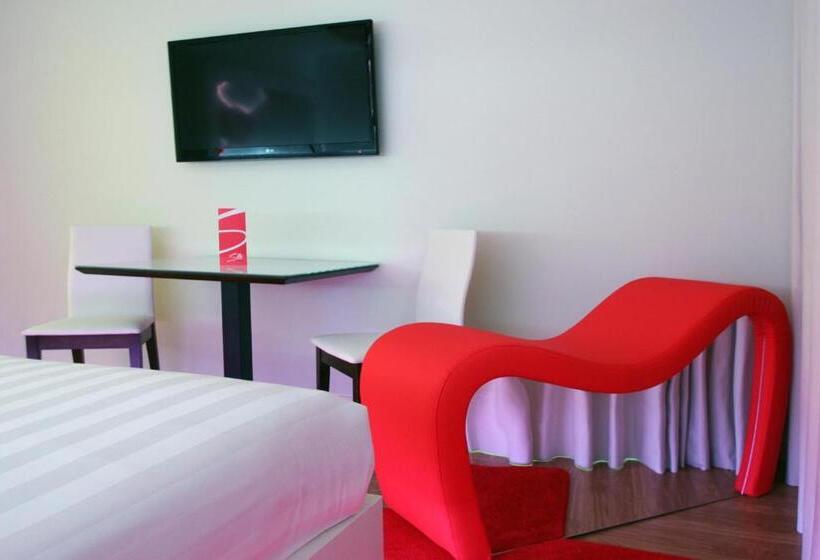 اتاق استاندارد, Silk Motel