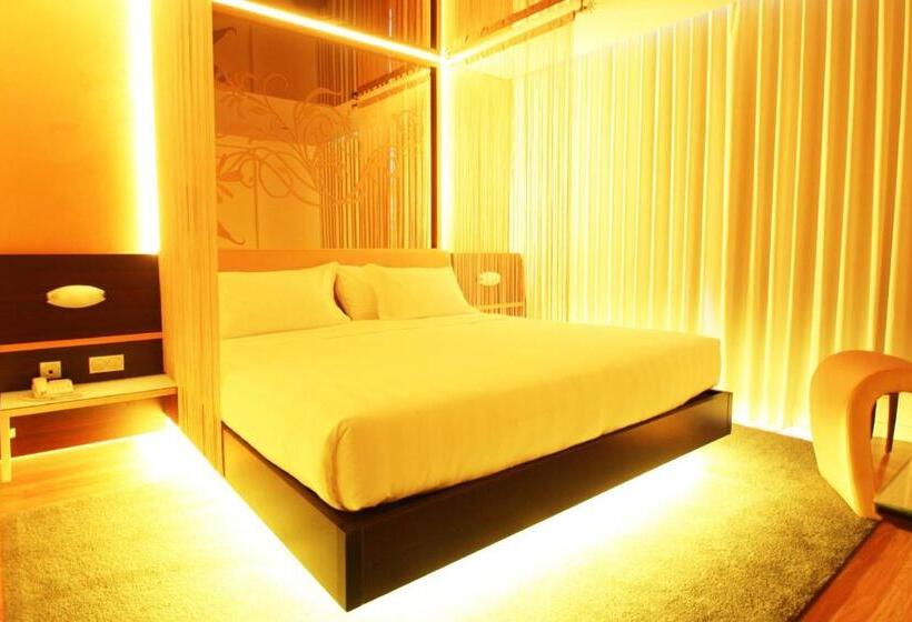 اتاق سوپریور, Silk Motel