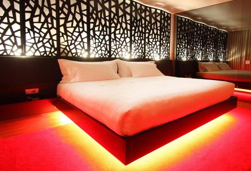 اتاق استاندارد, Silk Motel