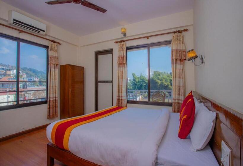 اتاق لوکس, Garuda Inn