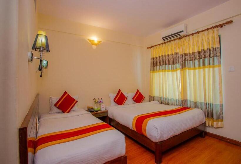 اتاق لوکس سه تخته, Garuda Inn