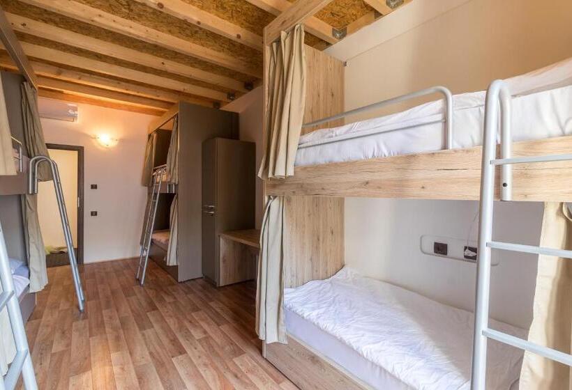 Кровать в Общей Комнате, Hostel Antique