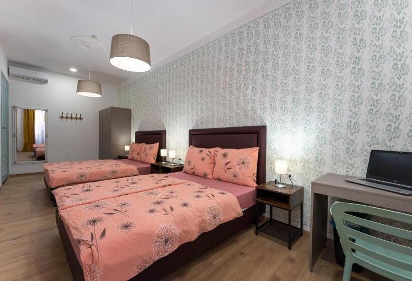 Семейный Номер Совместный Санузел, Hostel Antique