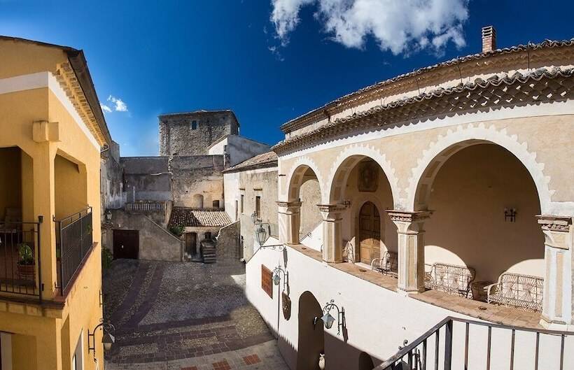 Четырехместный Номер Economy, Castello Di Altomonte