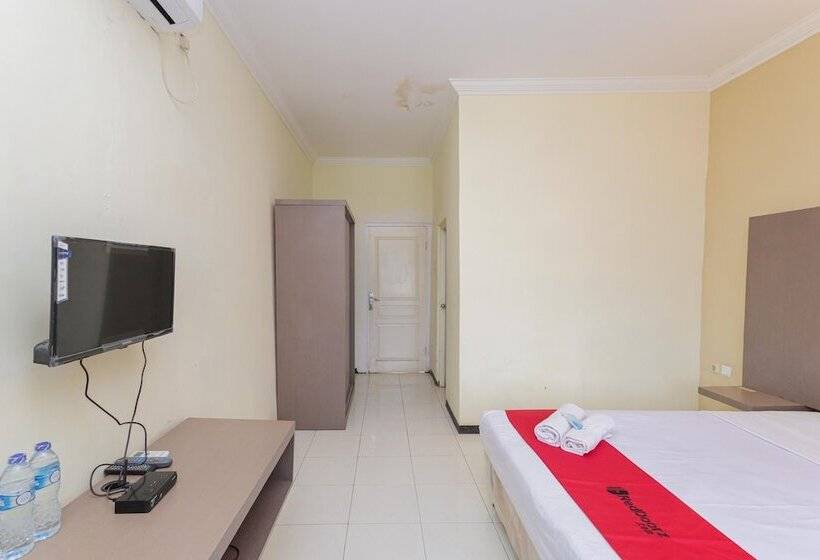 Номер Стандарт, Reddoorz Near Gubeng Station