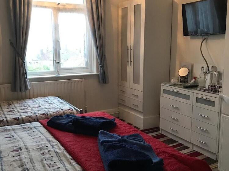 Семейный Номер, The Lyndsay Guest House