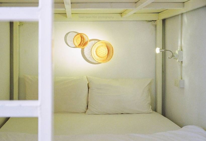 Delüks Üç Kişilik Oda, Baan Baan Hostel