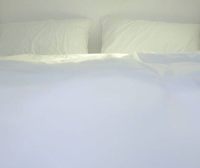 Delüks Üç Kişilik Oda, Baan Baan Hostel