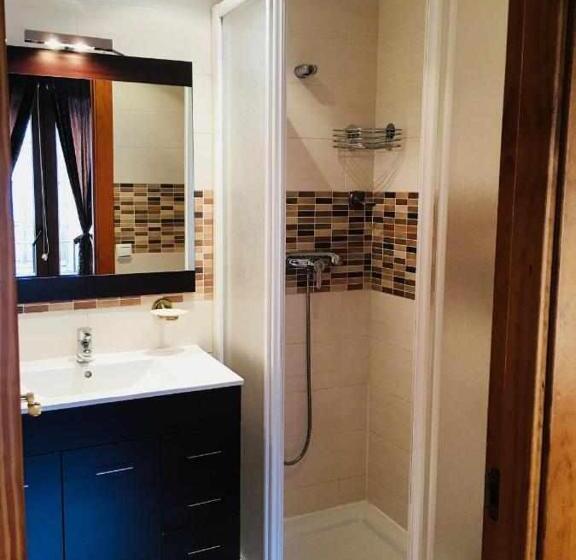 经济房, Hostal Segovia Adults Only