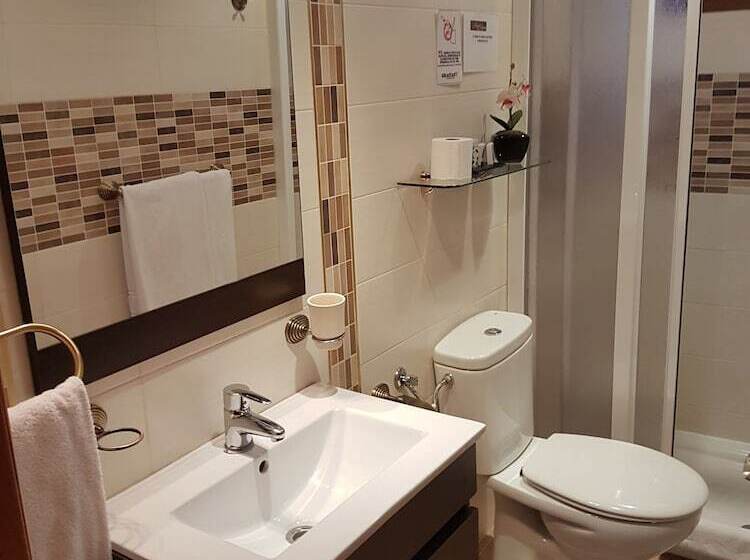 经济房, Hostal Segovia Adults Only