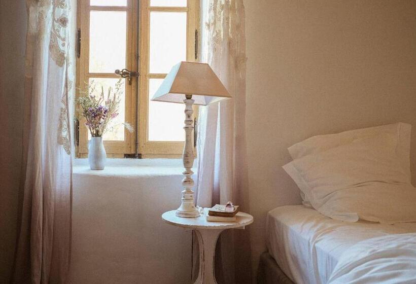 Классический Номер, Le Galinier, Lourmarin, An Authentic Beaumier Guesthouse