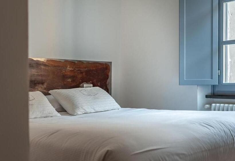اتاق استاندارد, Tag Guest House