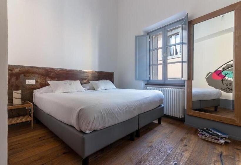 اتاق استاندارد, Tag Guest House