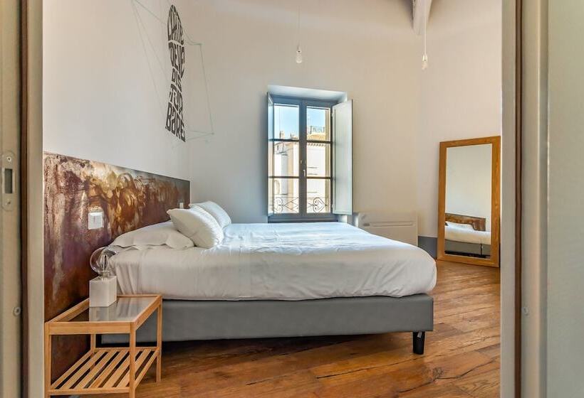 اتاق استاندارد, Tag Guest House