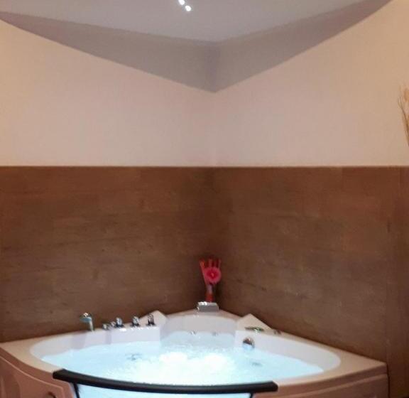 سوئیت با وان آب گرم, Thairè Resort