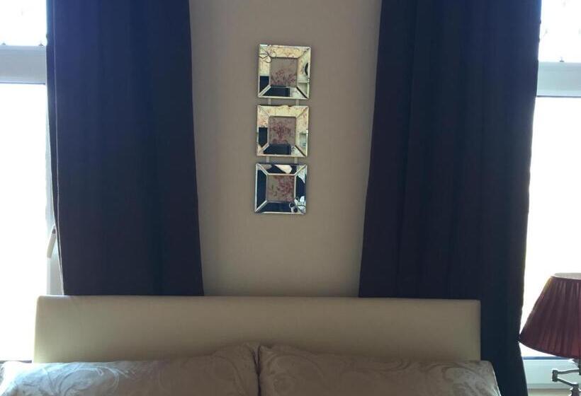 Семейный Номер, Lakeview Guest House