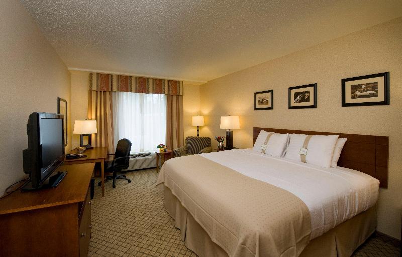 キングサイズベッドのスイートルーム, Holiday Inn Express & Suites Raleigh Airport   Brier Creek, An Ihg