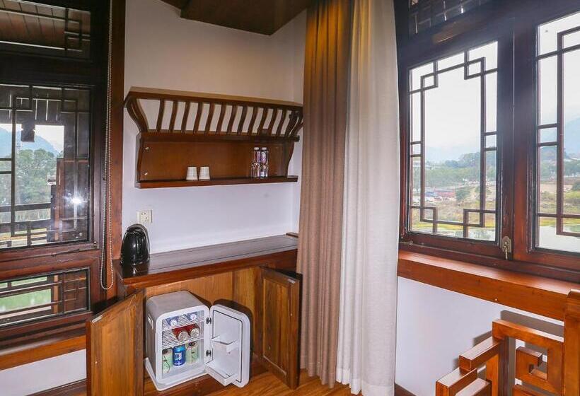 Deluxe room with river view, Lee S Boutique Resort