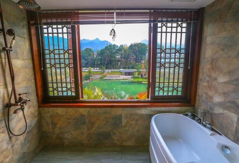 Deluxe room with river view, Lee S Boutique Resort
