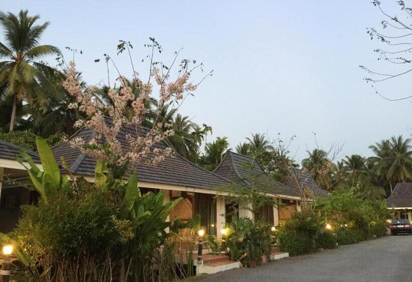 Номер Deluxe с Балконом, Ruean Thai Nai Bang By Pansak Resort