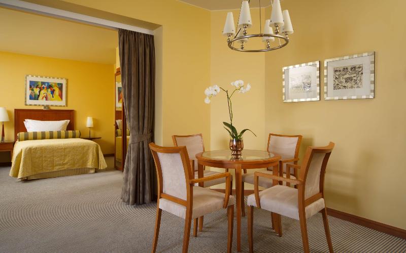 חדר קלאב, Intercontinental San Diego, An Ihg