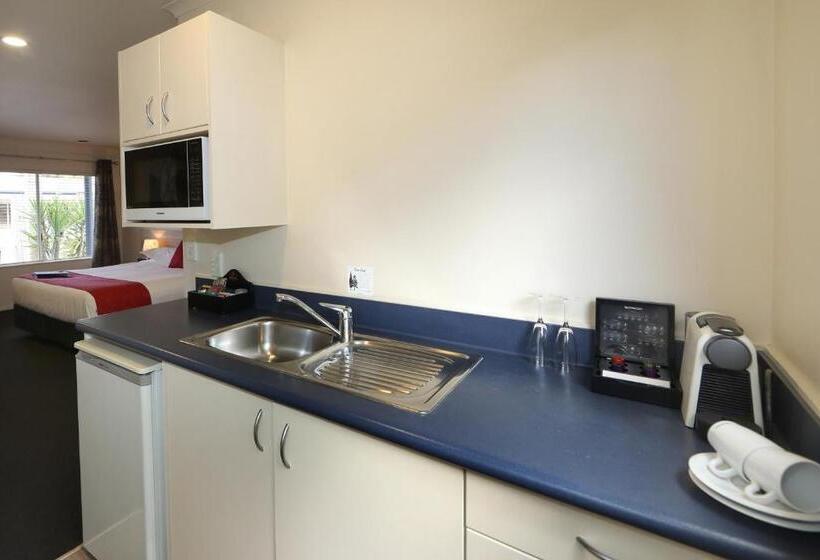 Студия Стандарт, Havelock North Motor Lodge