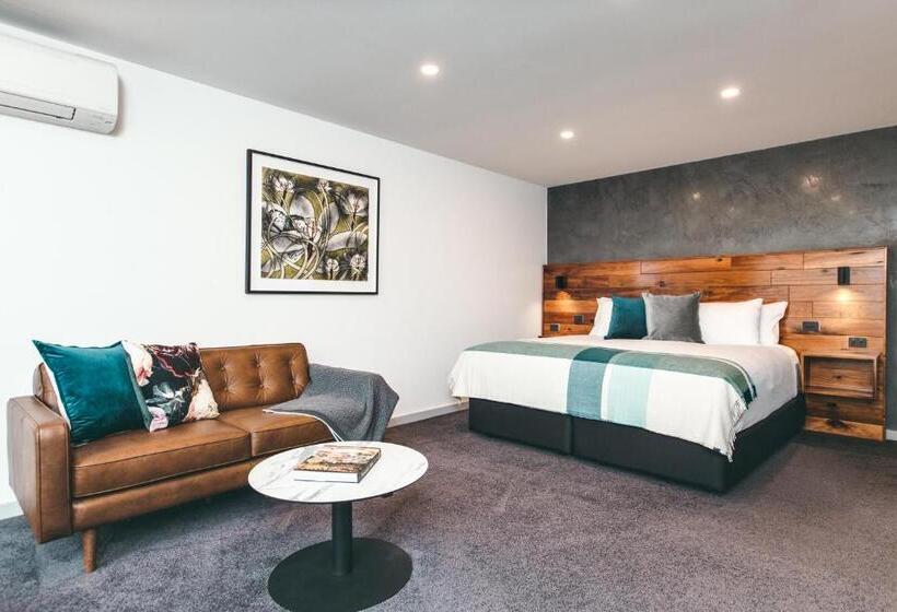스탠다드 스튜디오, Maylands Lodge