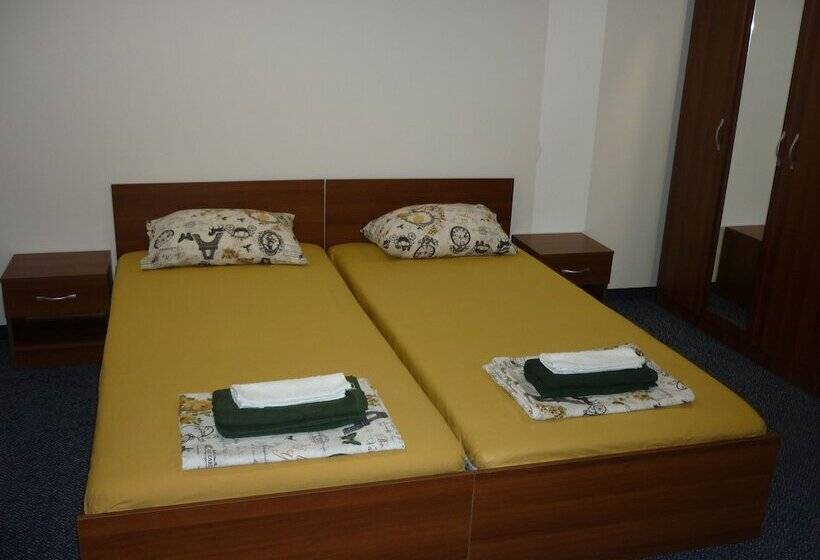 اتاق استاندارد سه نفره, Yalta Guesthouse