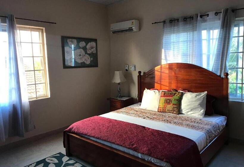Номер Deluxe Вид на Море Боковой, Coconut Pointe Villa & Beach Resort