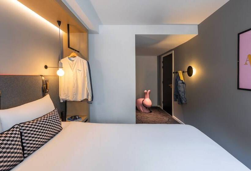 Номер Deluxe, Assembly Leicester Square