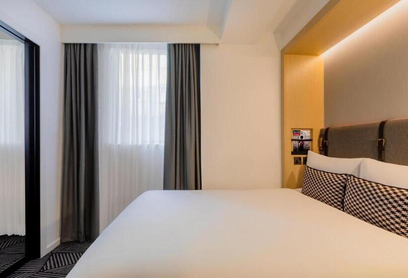 Номер Deluxe, Assembly Leicester Square