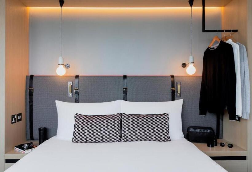 Номер Deluxe, Assembly Leicester Square