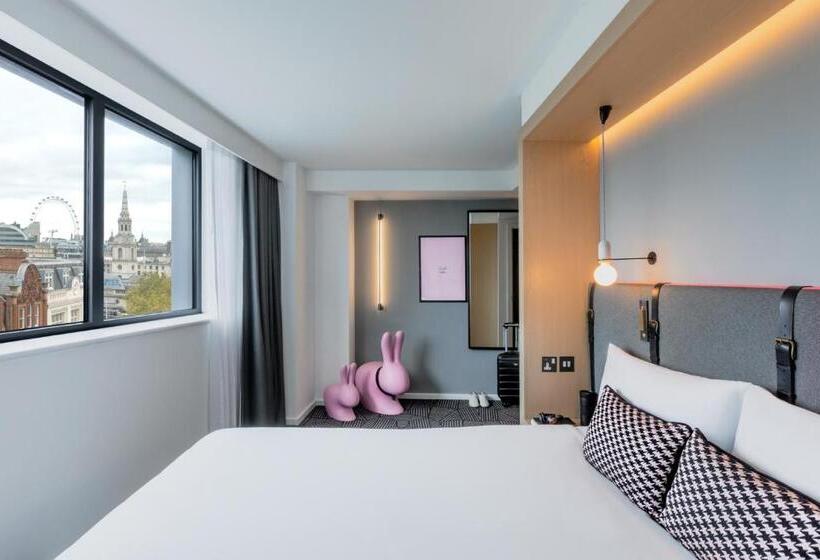 Номер Deluxe, Assembly Leicester Square