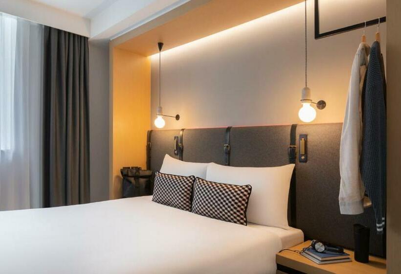 Номер Deluxe, Assembly Leicester Square