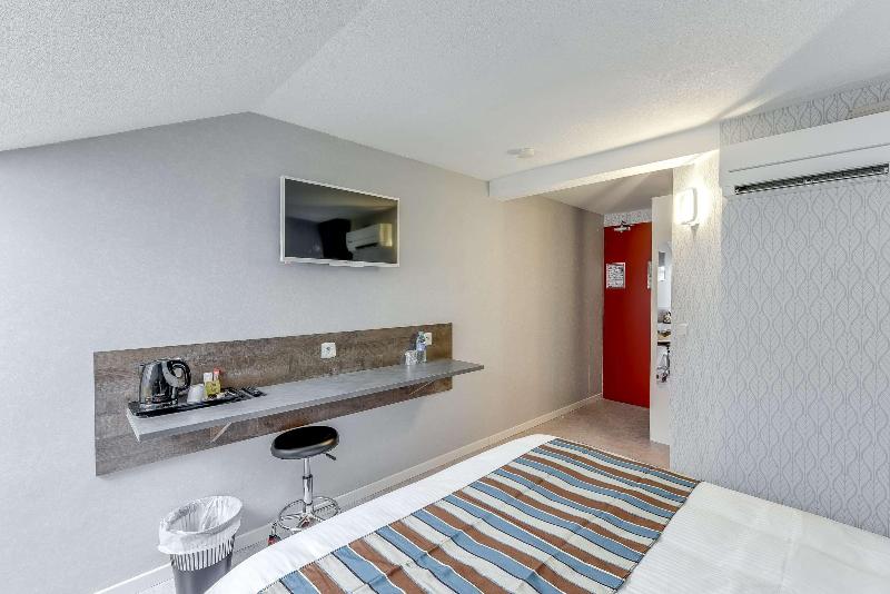 Номер Стандарт Трехместный, The Originals Access, Hotel Thouars