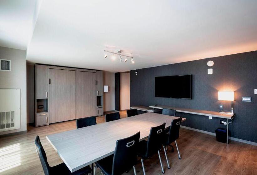 מיטת קינג בסוויטה, Residence Inn by Marriott Nashville Downtown/Convention Center