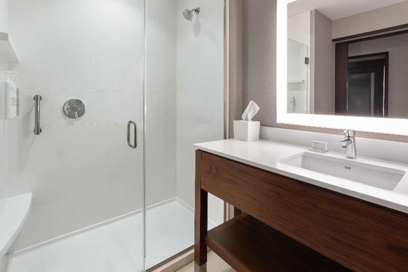 Quarto Estandar Cama King, Hampton Inn Nashville Airport Century Place, Tn