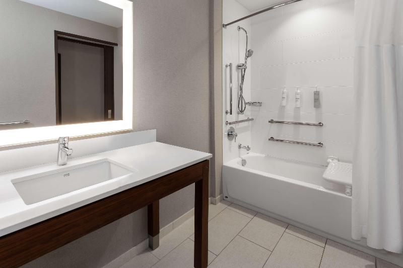 Quarto Estandar para Deficientes Físicos, Hampton Inn Nashville Airport Century Place, Tn