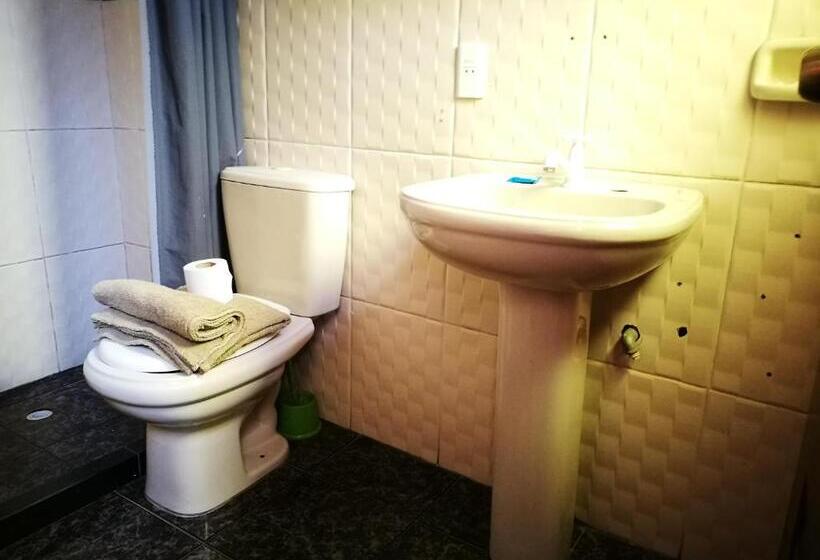 اتاق استاندارد با سرویس بهداشتی مشترک, Bolivian Heights Hostel