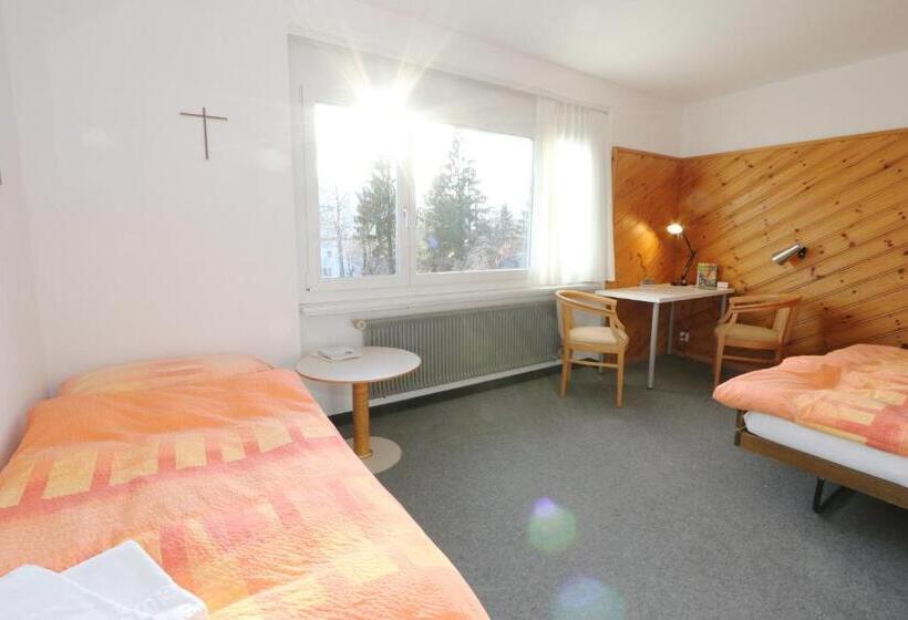 اتاق استاندارد سه تخته با سرویس بهداشتی مشترک, Allegro Alpin Lodge