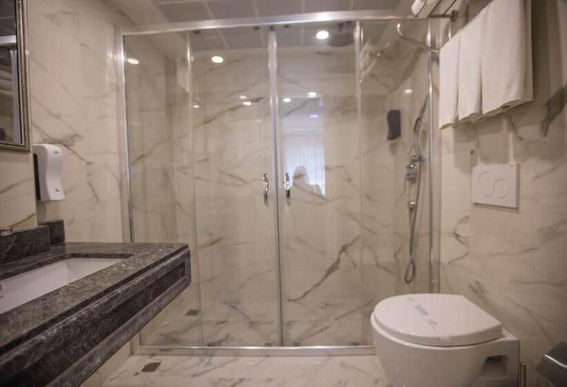 اتاق لوکس سه تخته, Palde Hotel & Spa