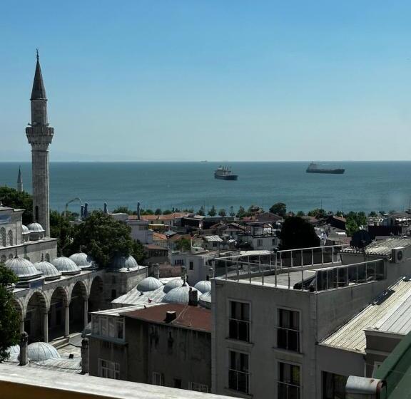 اتاق لوکس با چشم‌انداز دریا, Divas Silver