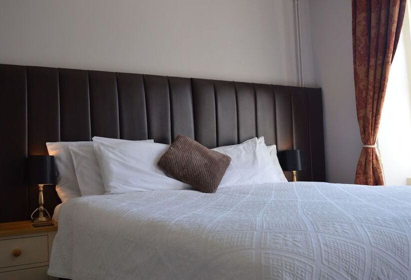 Номер Стандарт, The Ilchester Arms Hotel, Ilchester Somerset