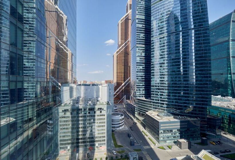استودیوی استاندارد, Diamond Apartments