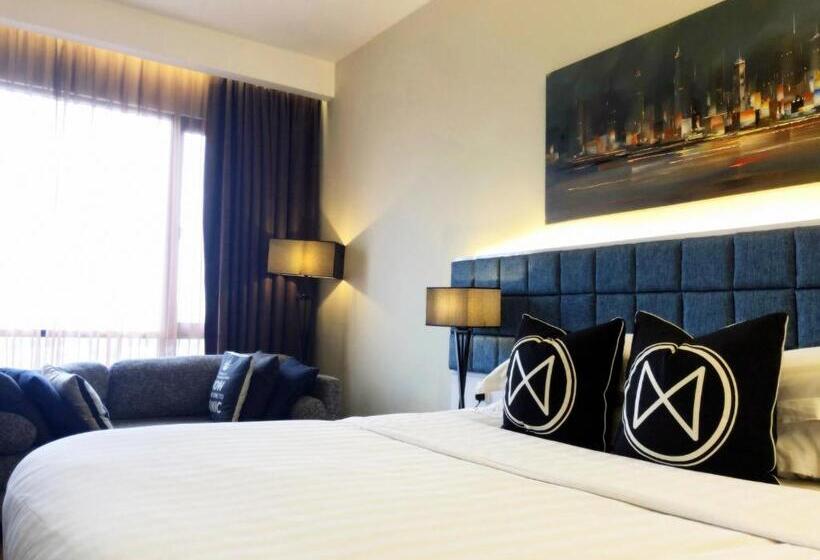 Номер Deluxe Кровать Кинг, M Roof Hotel & Residences