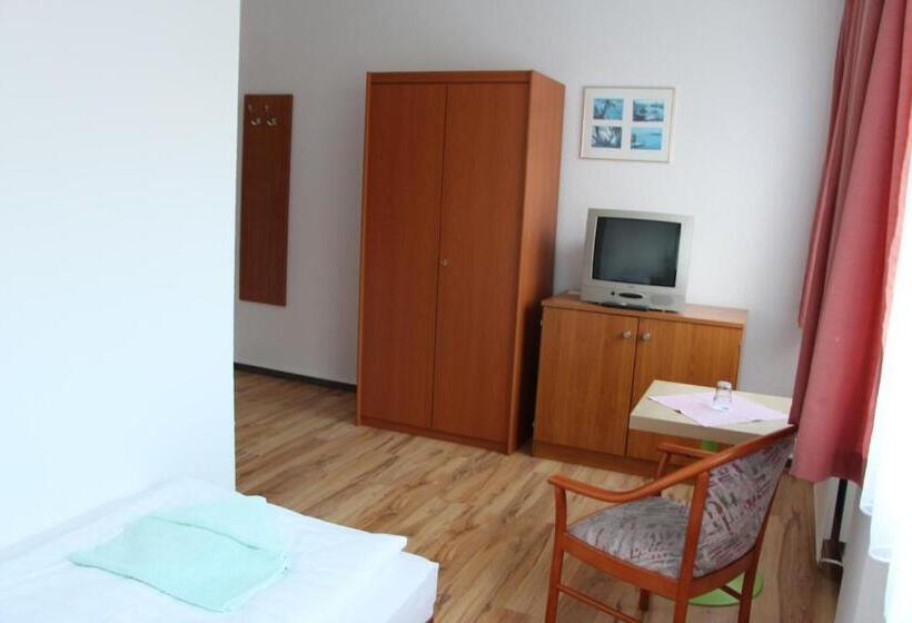 اتاق استاندارد یک نفره, Schlafhaus Dünenweg 16