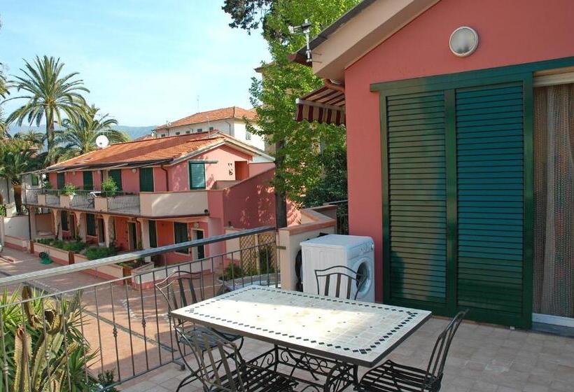 Студио Стандарт с Террасой, World Village Apartments